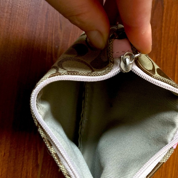 Coach wristlet - Picture 4 of 4